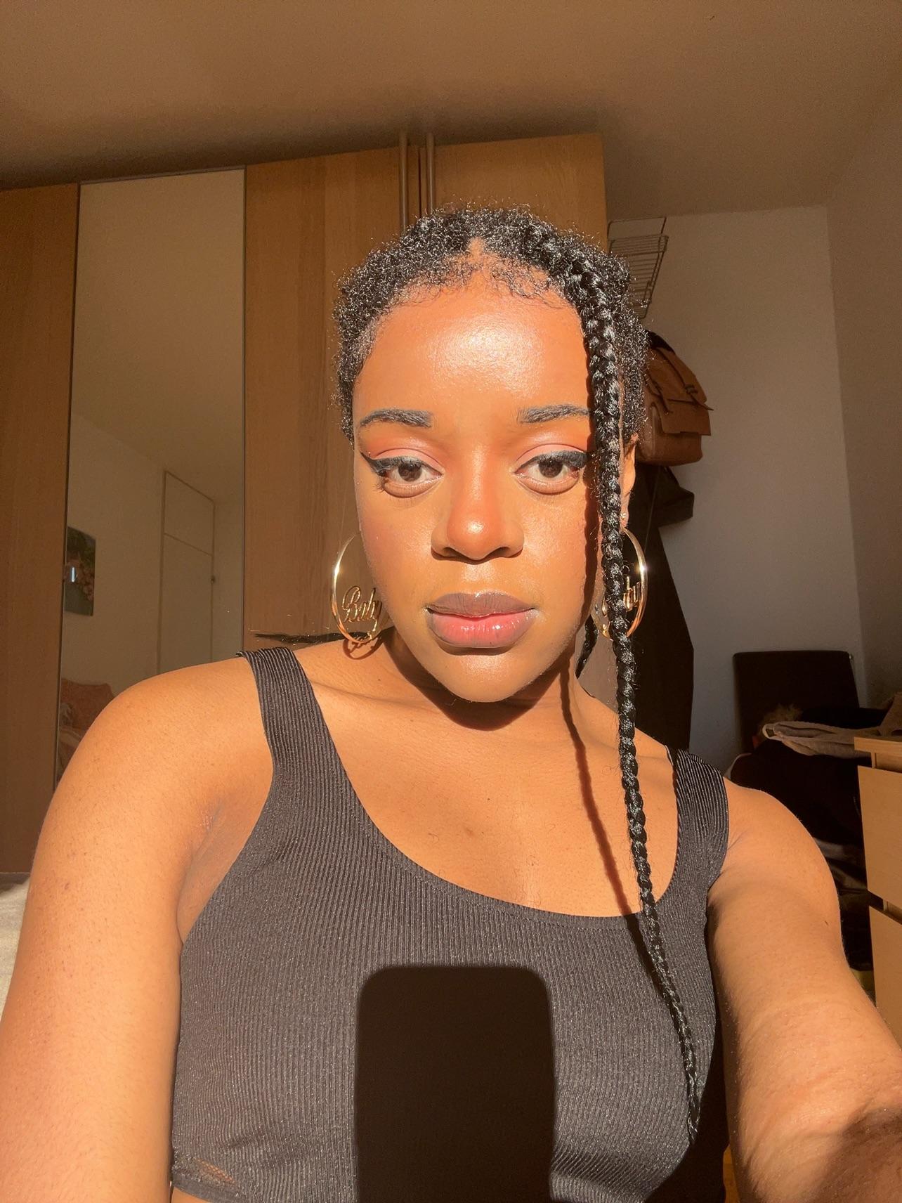 files/i-thought-i-wasnt-pretty-enough-for-selfies-v0-68f0tu44s37c1_1.jpg